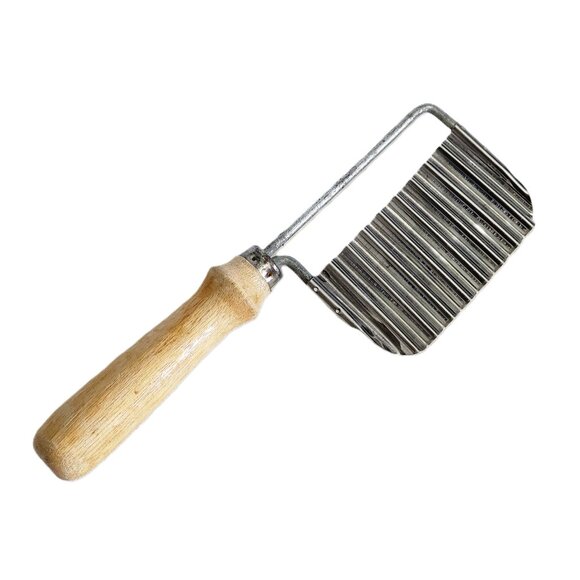 Antique Vintage Vegitable Crinkle Cutter with Wood Handle - Picture 1 of 3